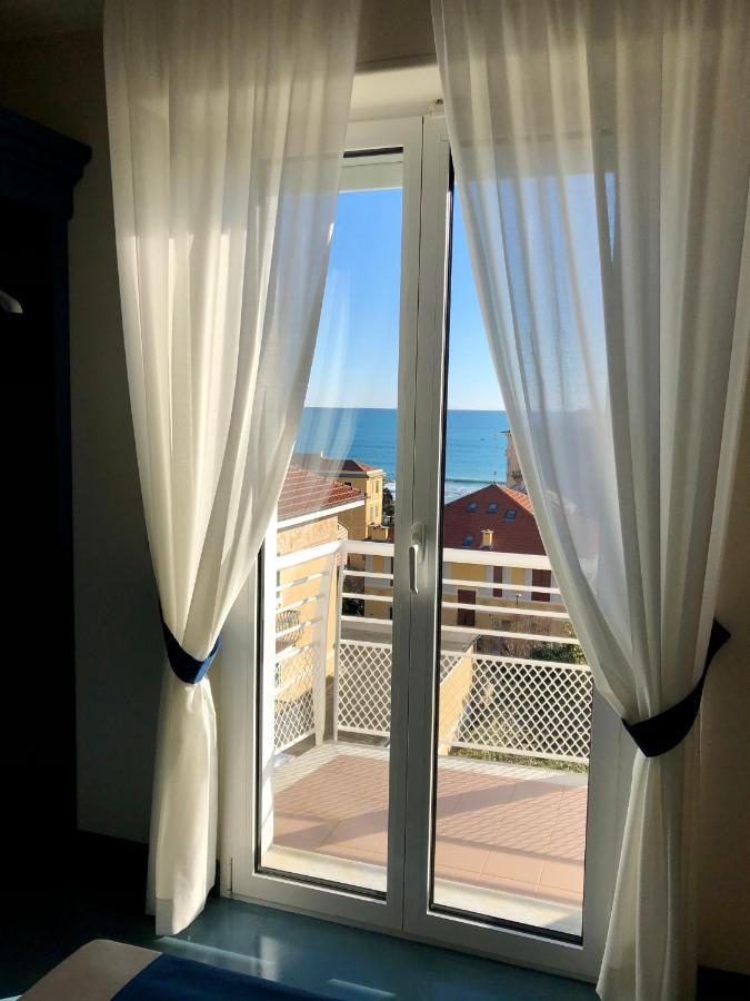 Mh Hotel Varazze Exteriör bild