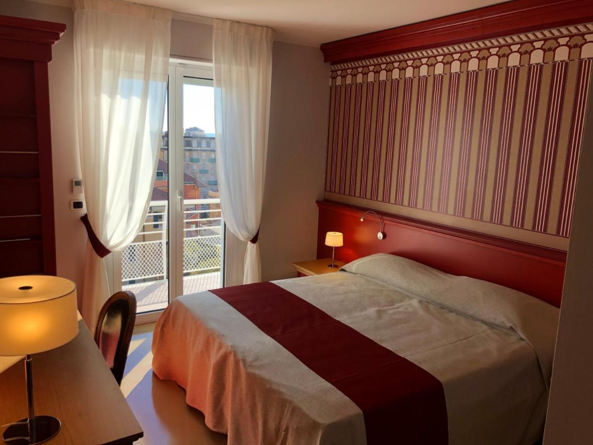 Mh Hotel Varazze Exteriör bild