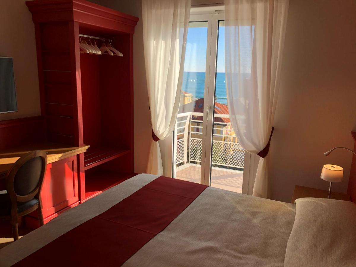 Mh Hotel Varazze Exteriör bild